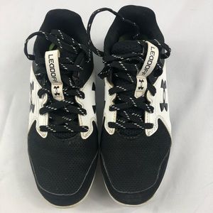 Under Armour lead off  Black and white youth baseball cleats size 1Y